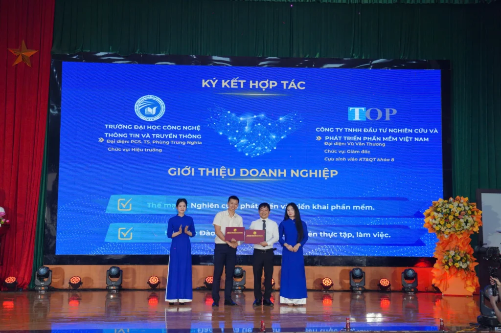 Lễ ký kết hợp tác giữa Phần Mềm TOP và Trường Đại học Công nghệ Thông tin và Truyền thông